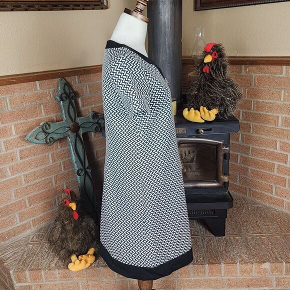 Tahari ASL Shift Dress Size 6 Black and White Geometric Pattern - Picture 5 of 7